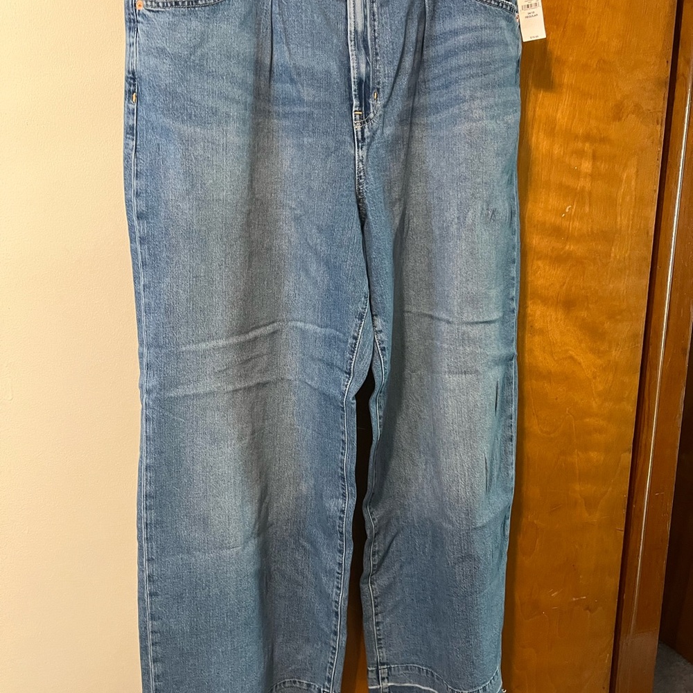 GAP Blue Jeans - Picture 2 of 5
